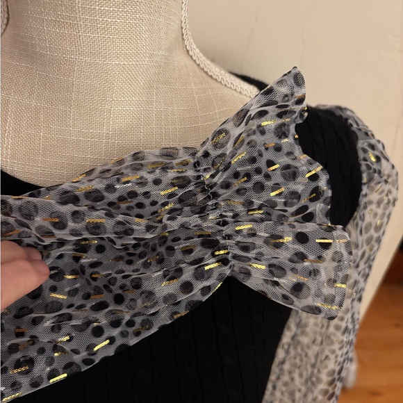 Chic Black Blouse with Patterned Sheer Sleeves - Picture 2 of 5